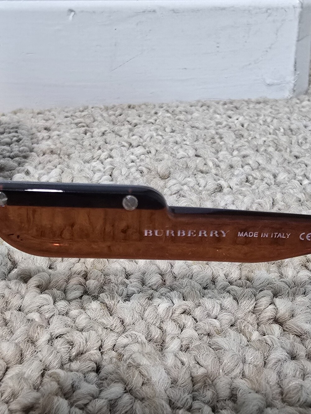 Burberry-b4013 Sunglasses With Metal Logo And Case - Picture 4 of 8
